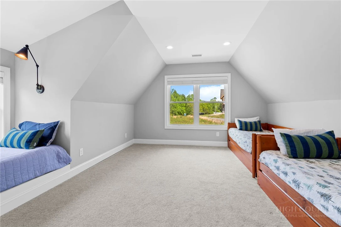 Image number 9 for the current listing