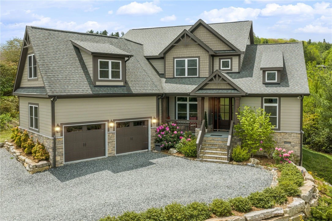 Image number 1 for the current listing