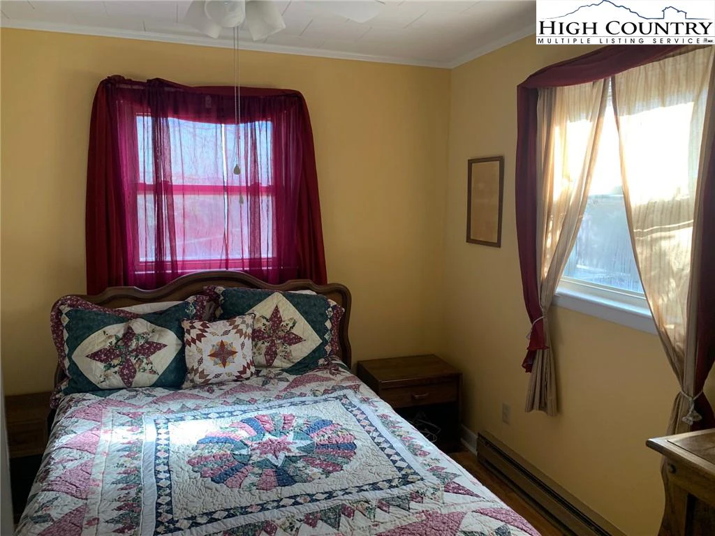 Image number 17 for the current listing