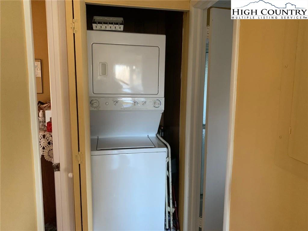 Image number 2 for the current listing
