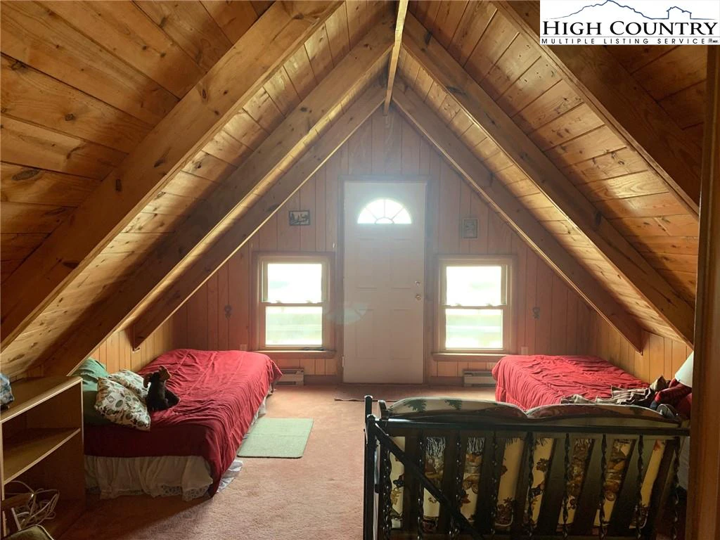 Image number 14 for the current listing
