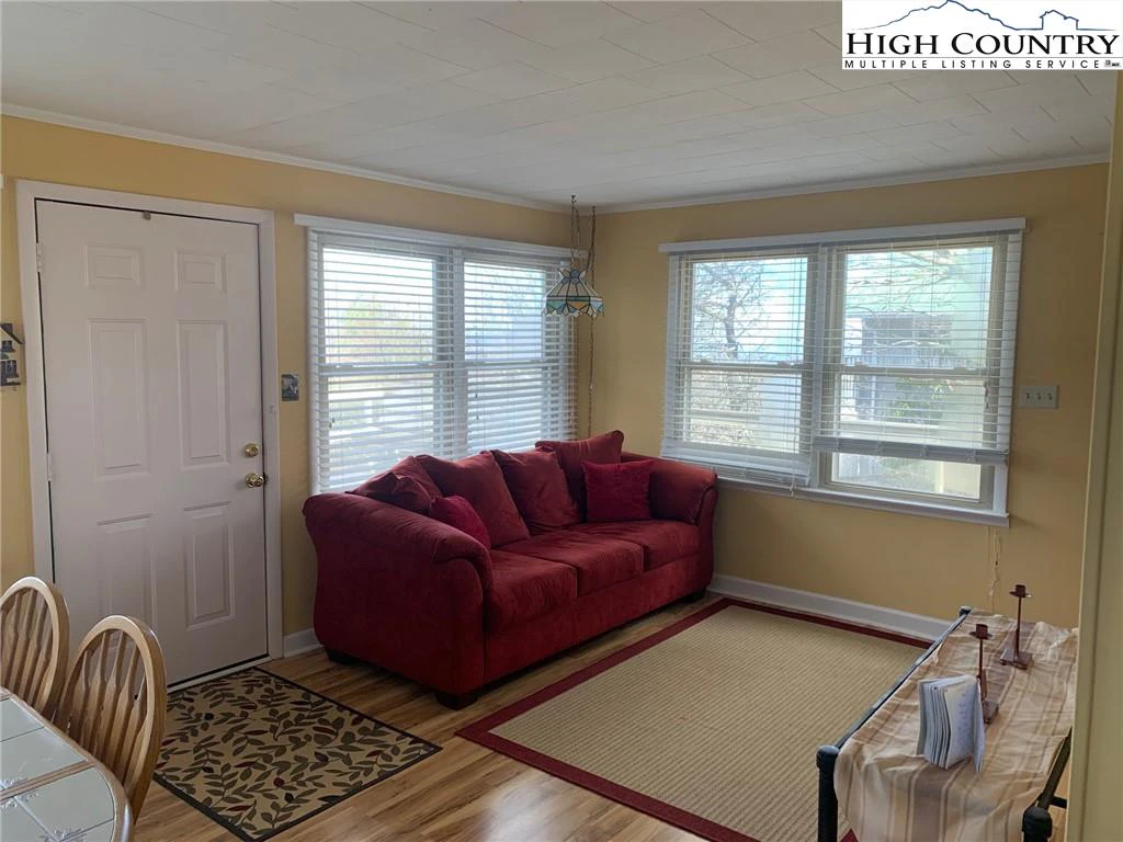 Image number 21 for the current listing