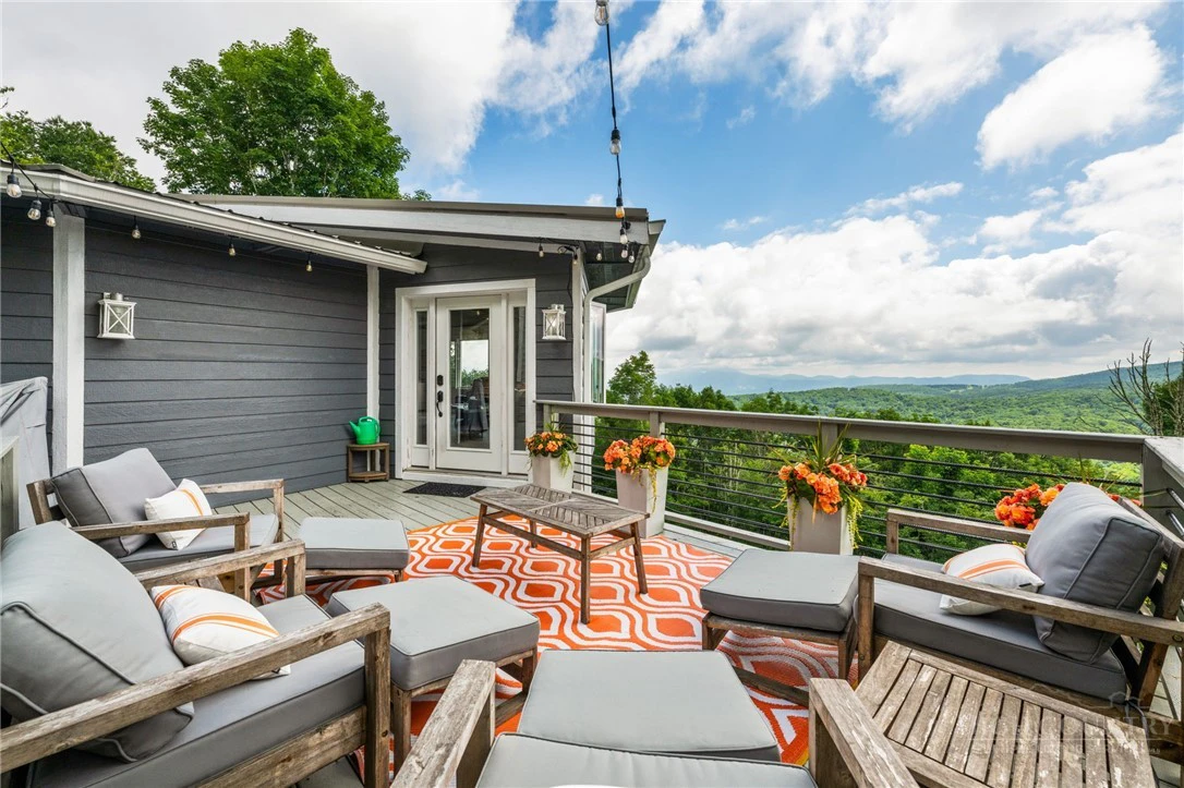 Image number 2 for the current listing