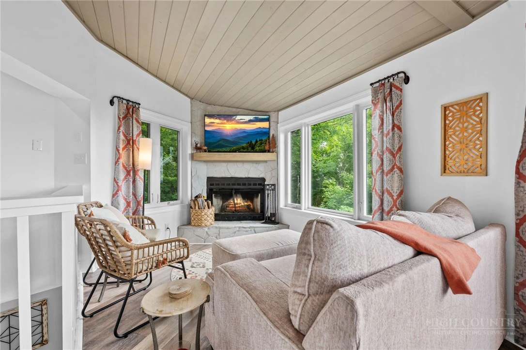 Image number 10 for the current listing