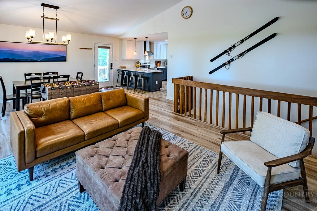 Image number 1 for the current listing