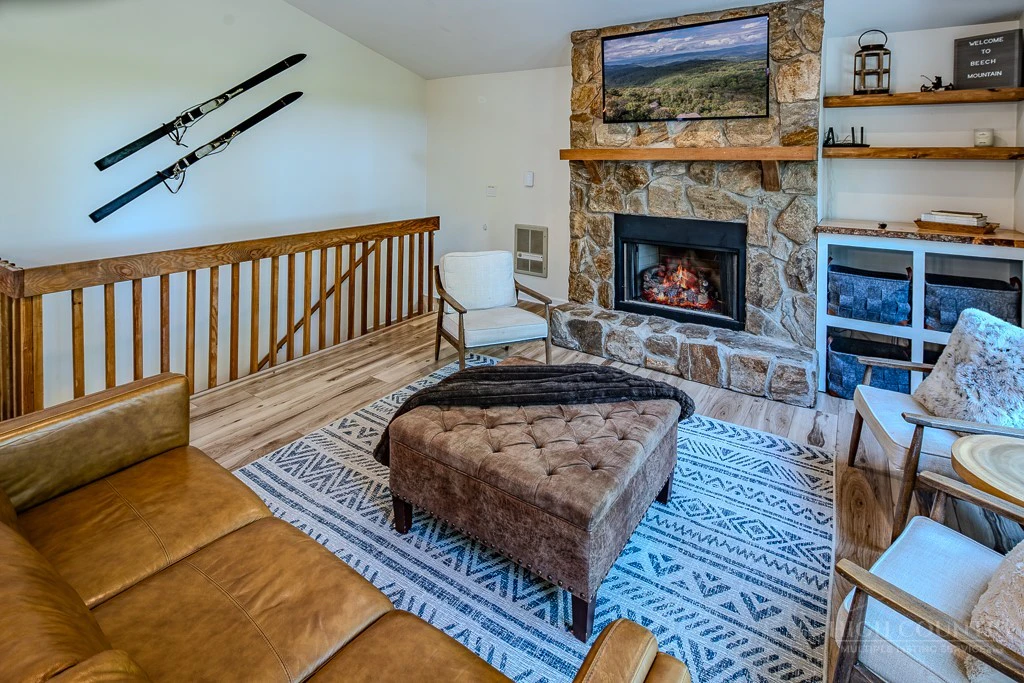 Image number 8 for the current listing