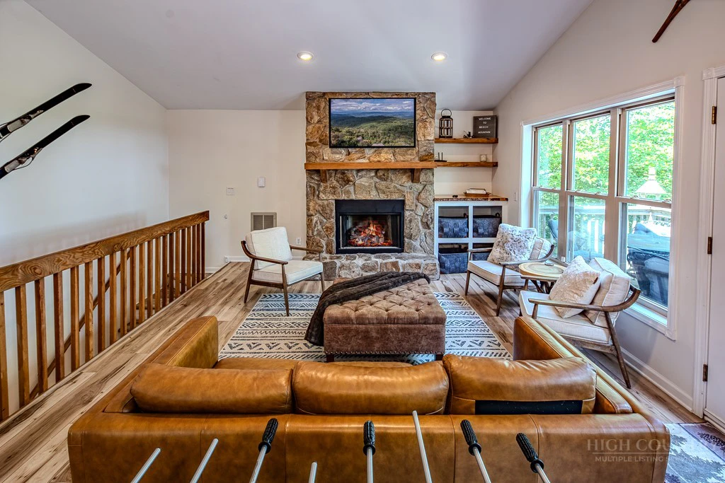 Image number 9 for the current listing