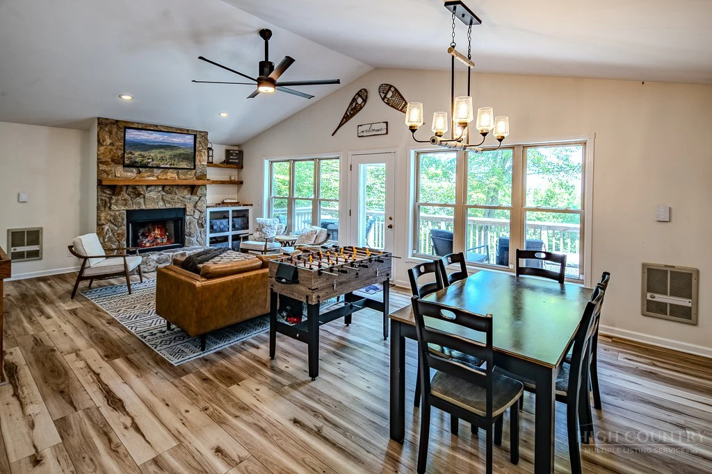 Image number 11 for the current listing