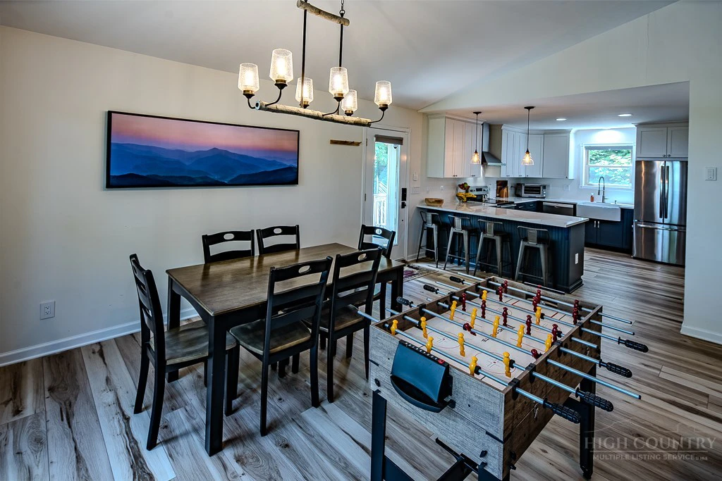 Image number 14 for the current listing