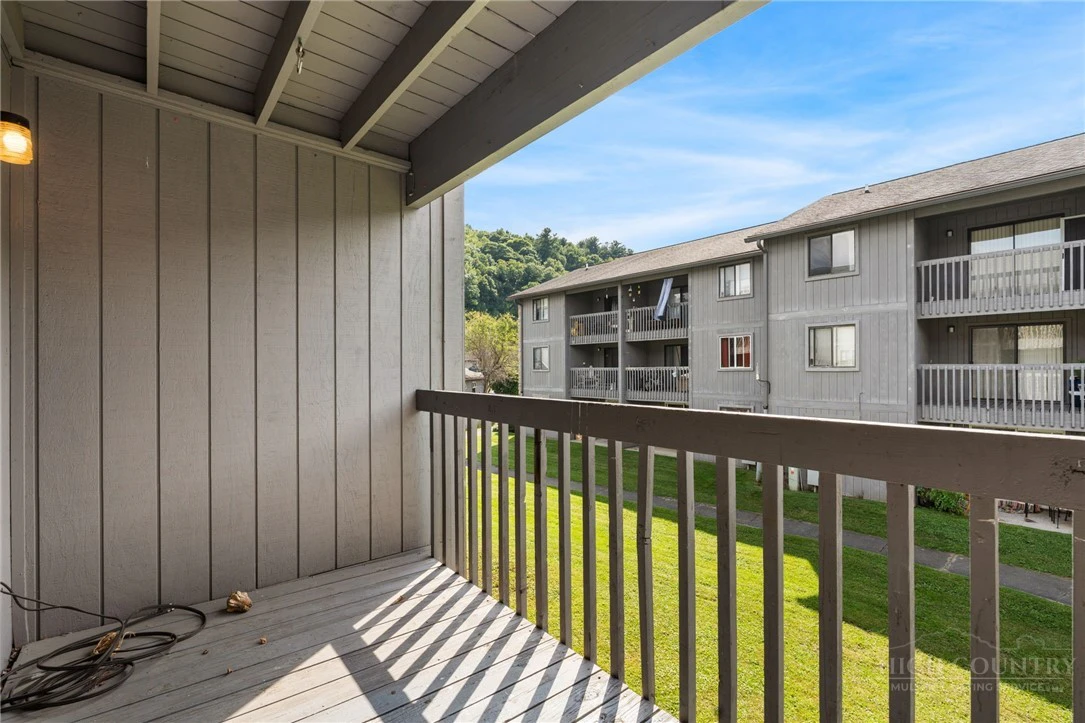 Image number 2 for the current listing