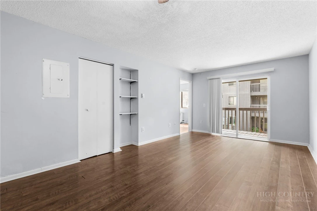 Image number 7 for the current listing