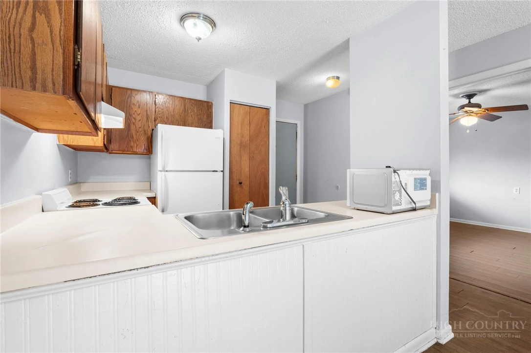 Image number 9 for the current listing