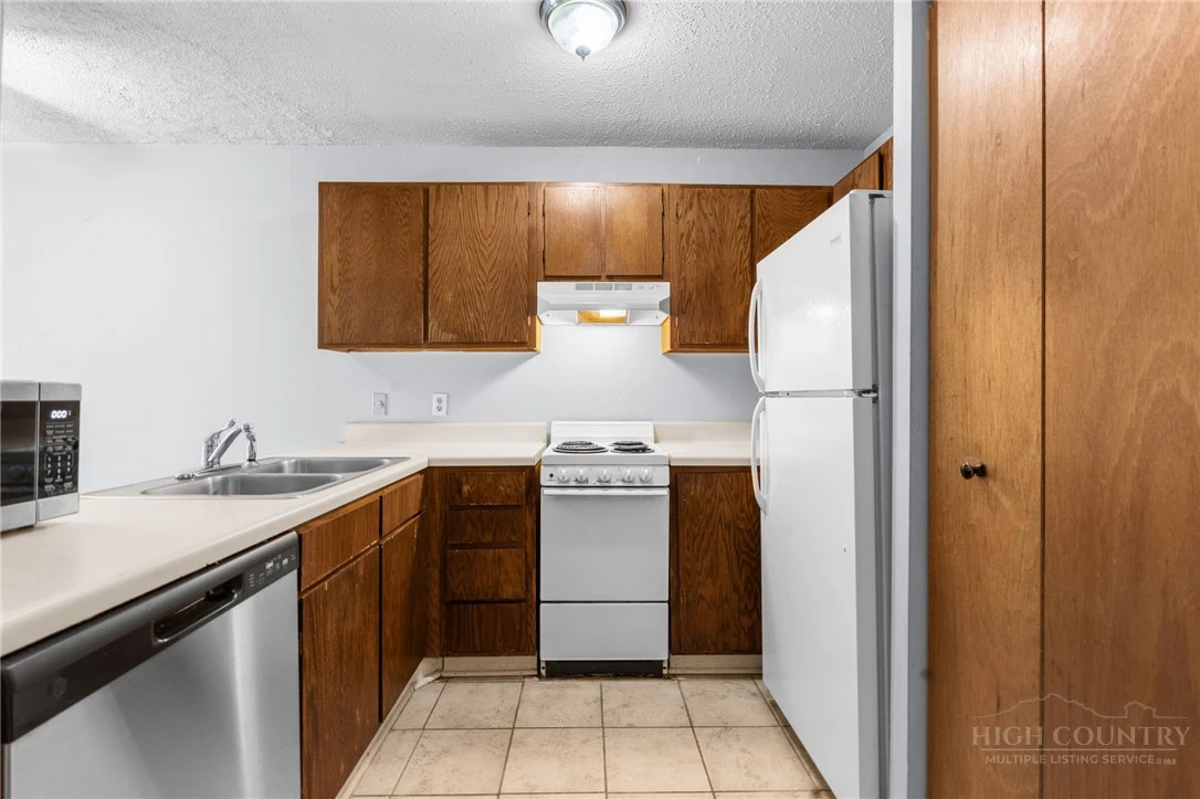Image number 10 for the current listing