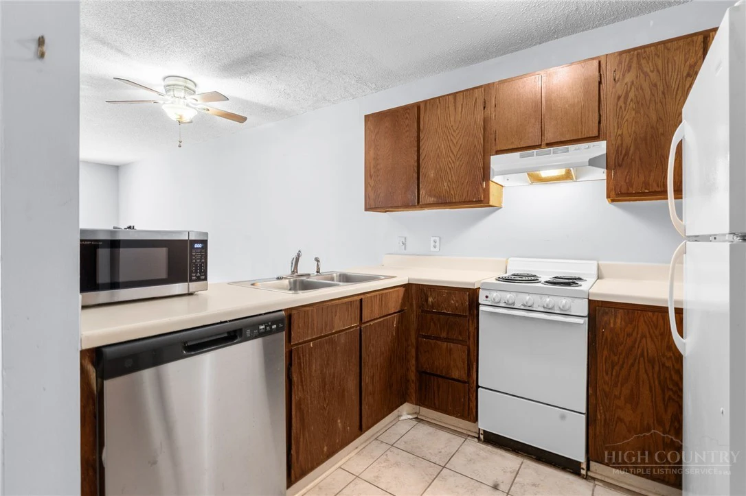 Image number 11 for the current listing