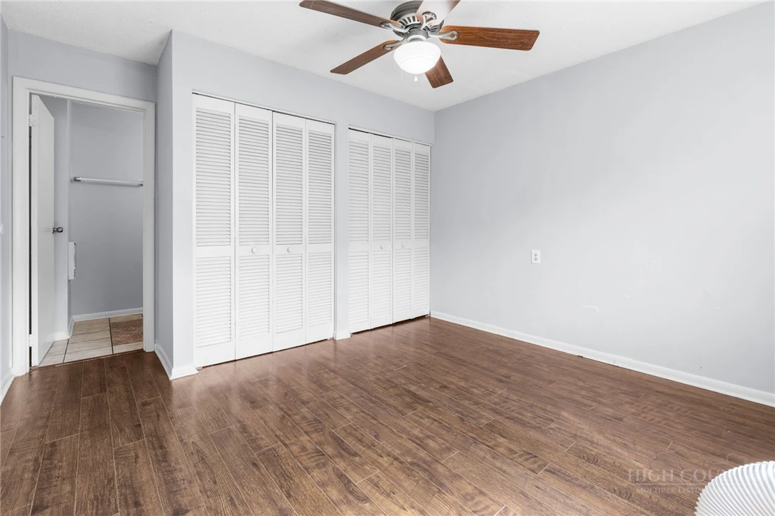 Image number 14 for the current listing