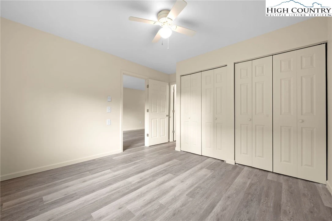 Image number 3 for the current listing