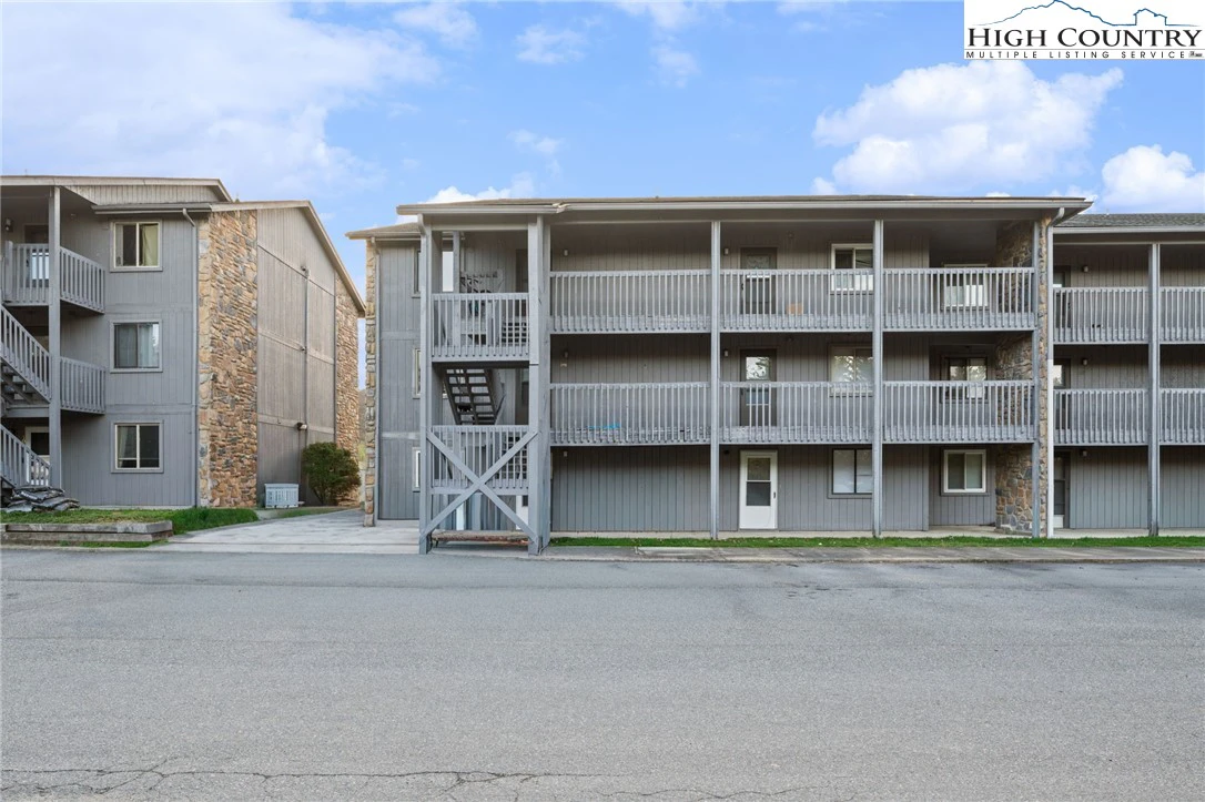 Image number 9 for the current listing