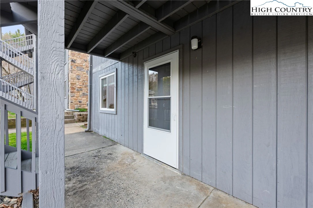 Image number 2 for the current listing