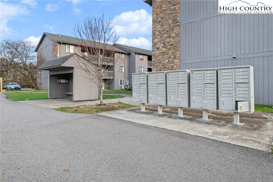 Image number 11 for the current listing
