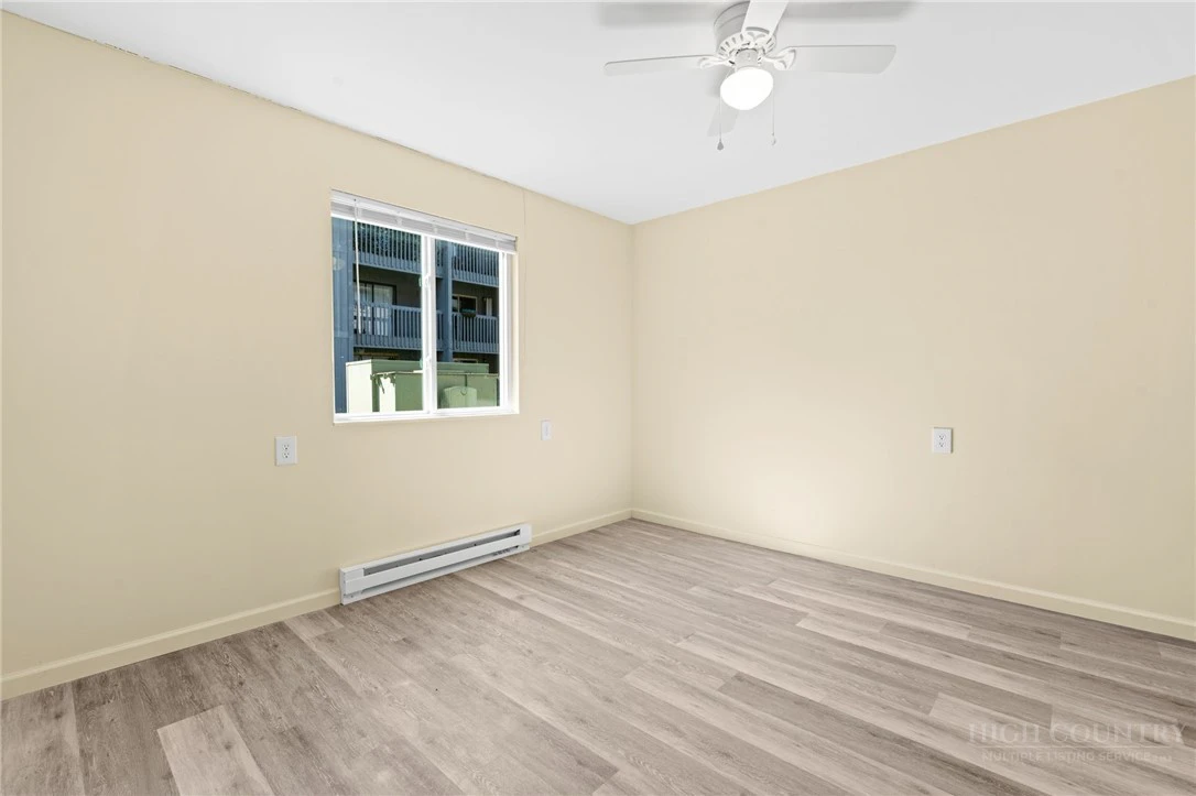 Image number 11 for the current listing