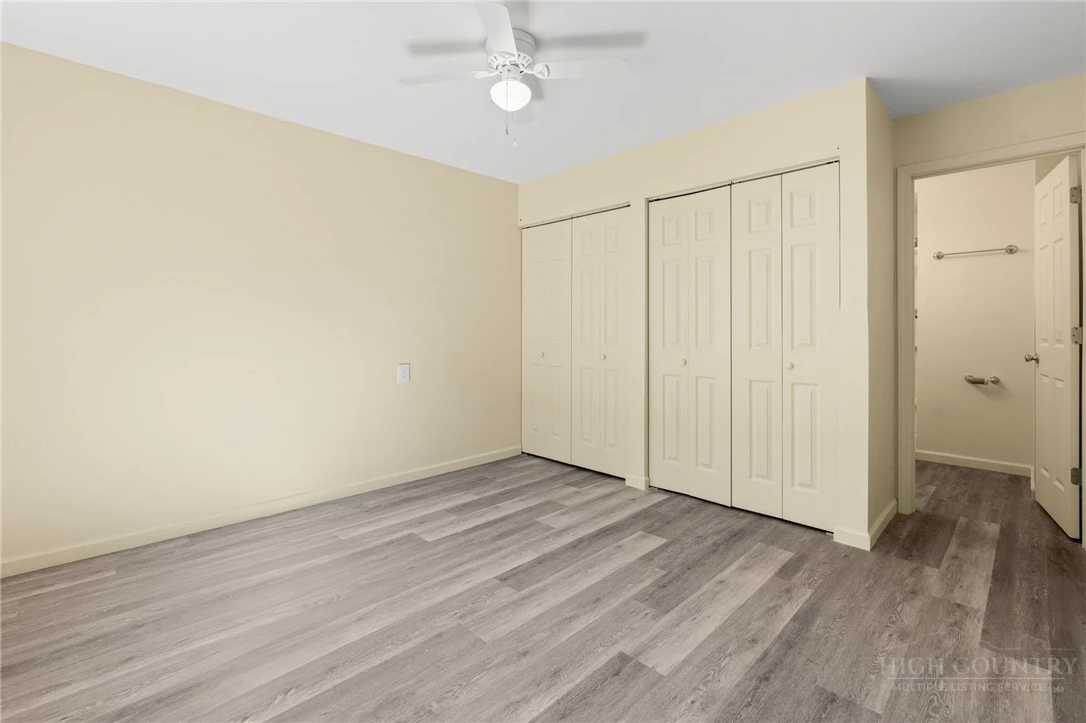 Image number 3 for the current listing
