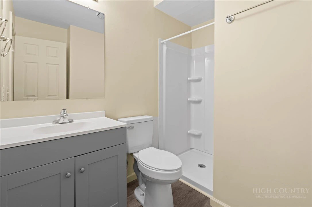 Image number 5 for the current listing