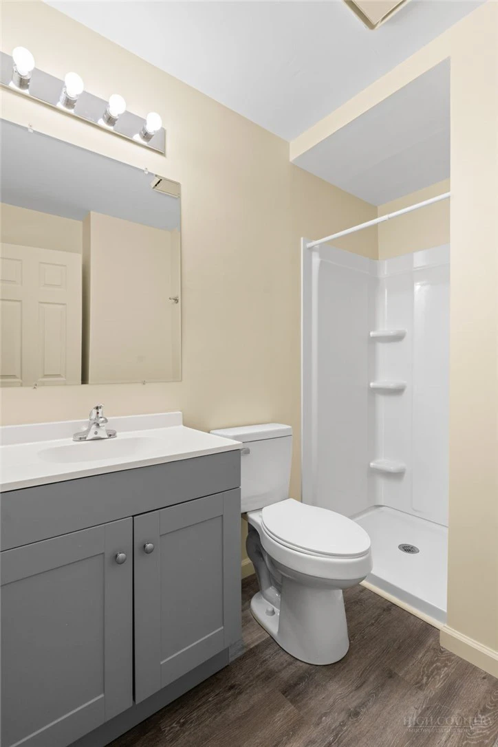 Image number 6 for the current listing