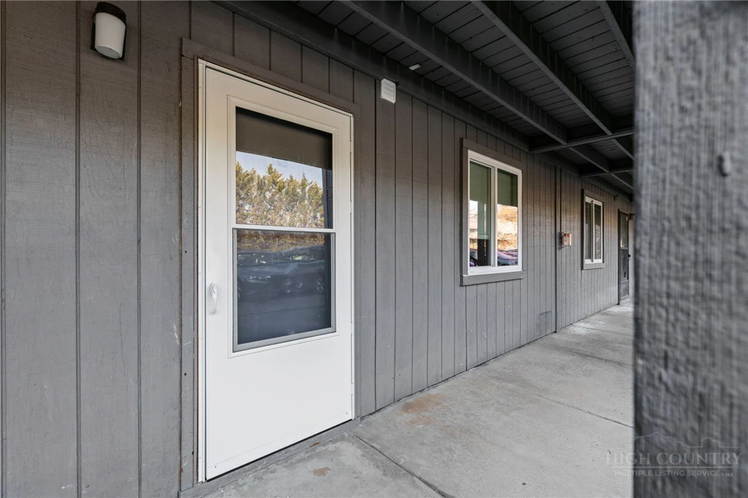 Image number 2 for the current listing