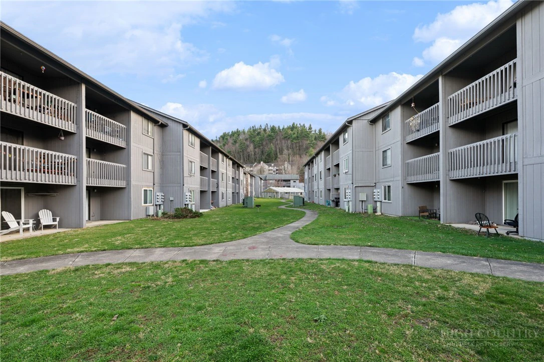 Image number 14 for the current listing