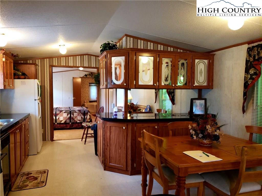 Image number 17 for the current listing