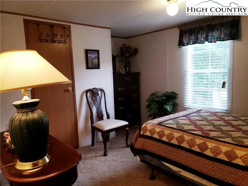 Image number 2 for the current listing