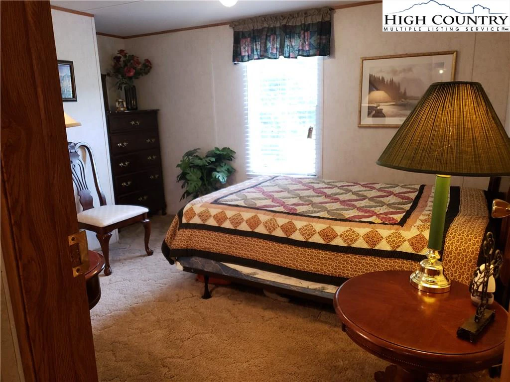 Image number 14 for the current listing