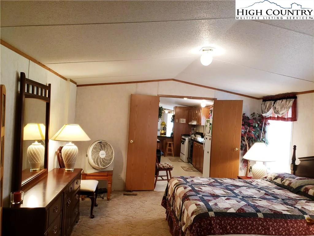 Image number 12 for the current listing