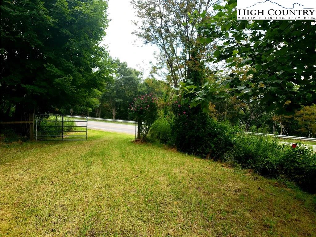 Image number 3 for the current listing