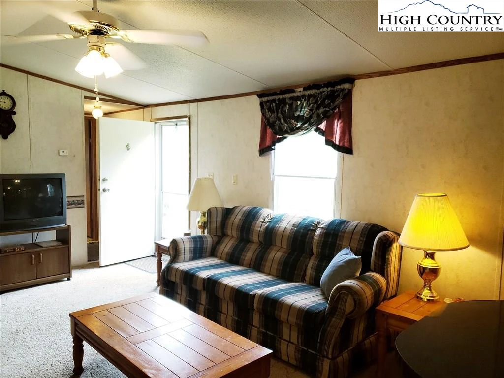 Image number 19 for the current listing