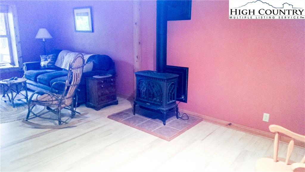 Image number 3 for the current listing