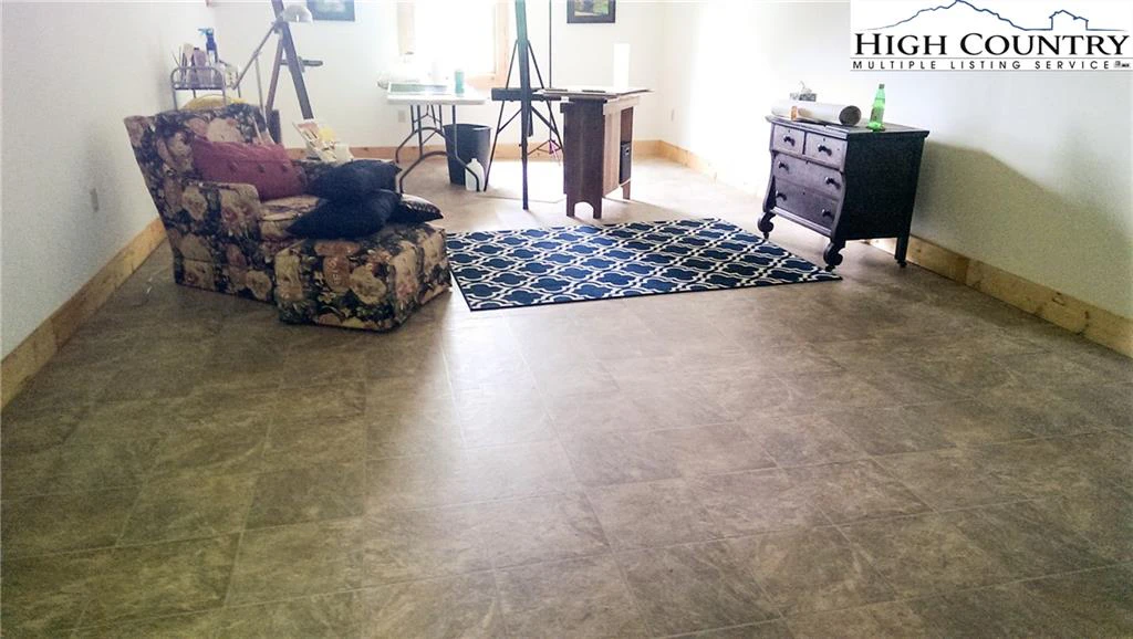 Image number 12 for the current listing