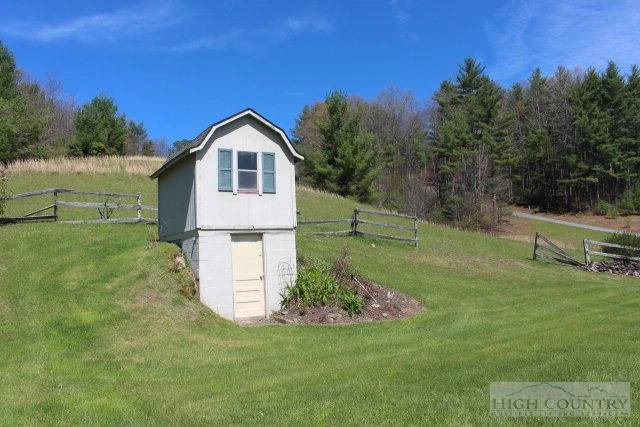 Image number 10 for the current listing
