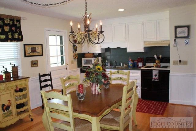 Image number 7 for the current listing