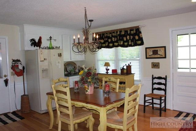 Image number 6 for the current listing