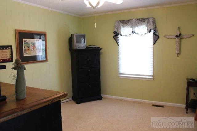 Image number 4 for the current listing