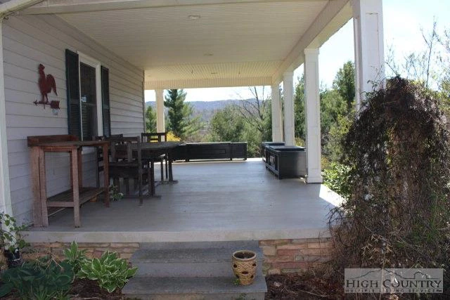 Image number 18 for the current listing