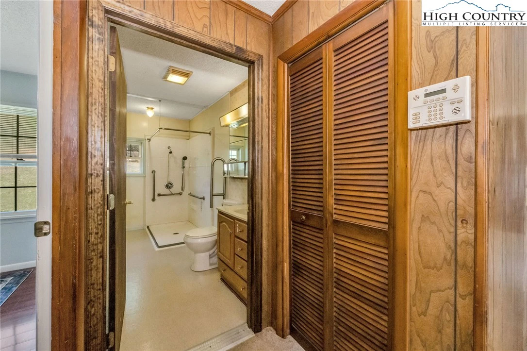 Image number 12 for the current listing