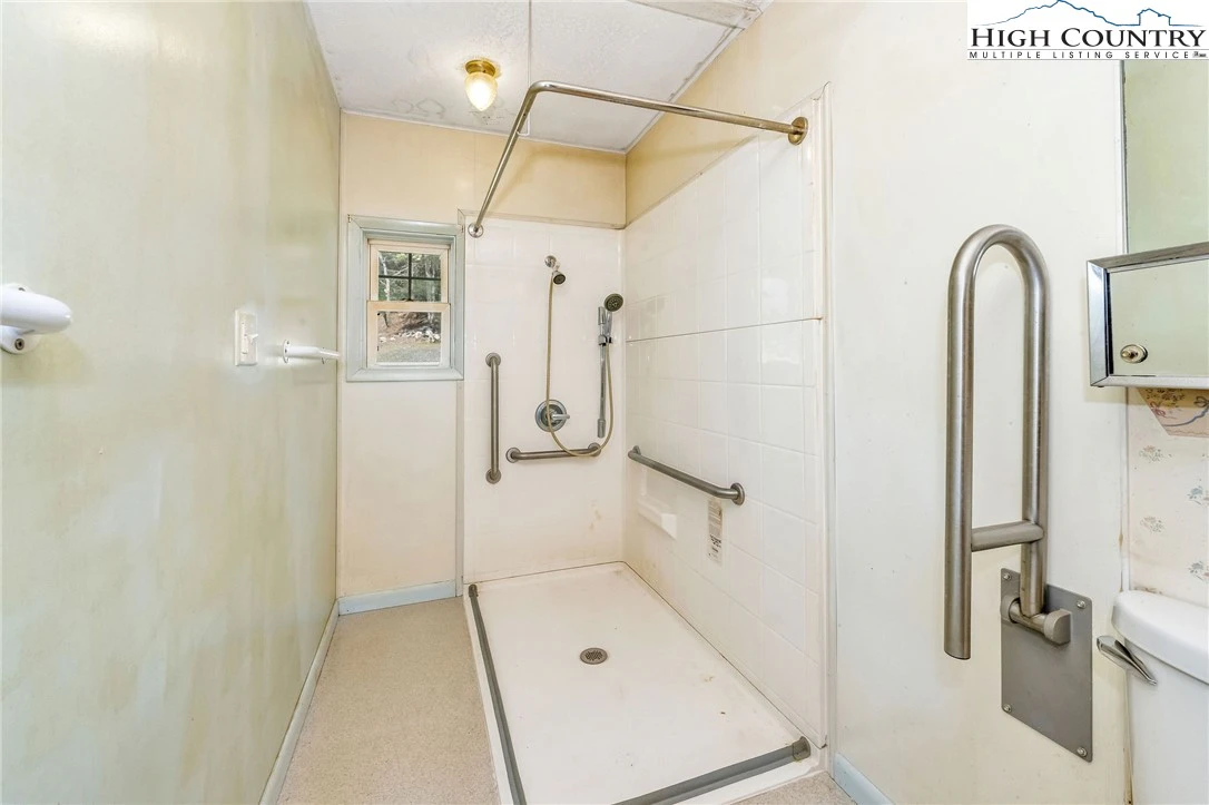 Image number 4 for the current listing