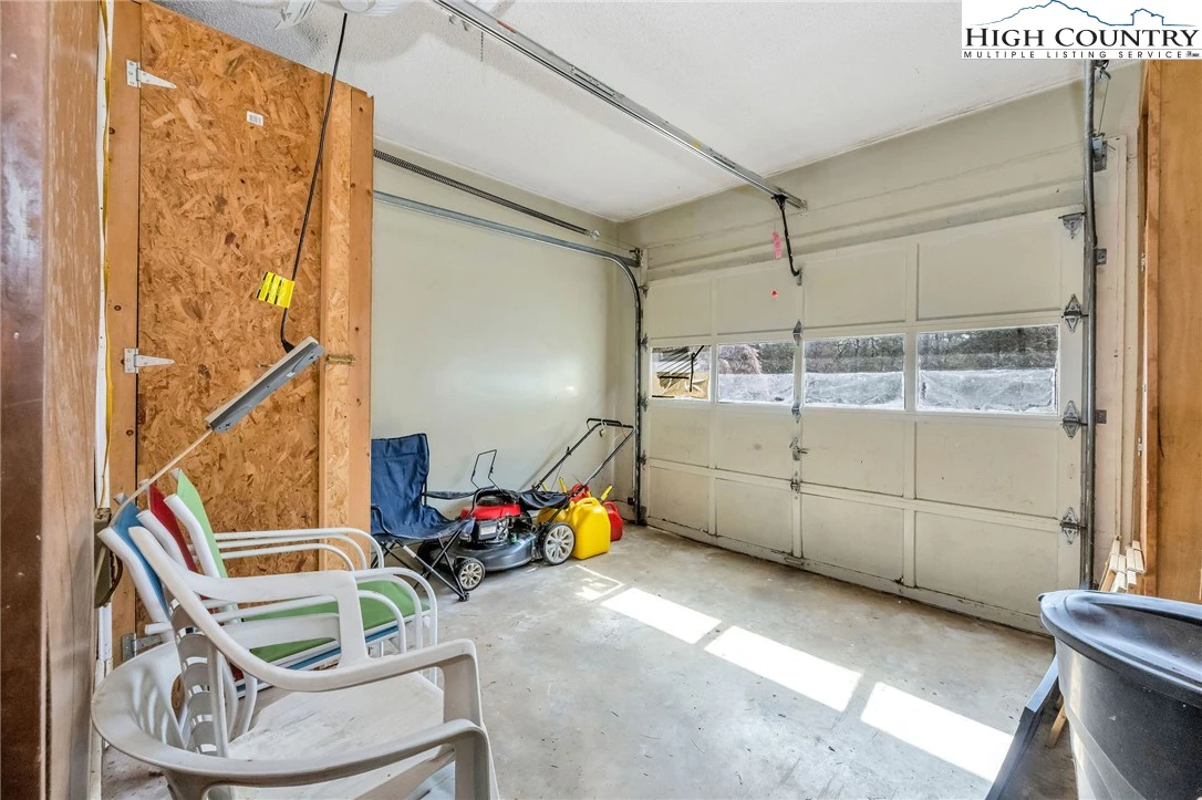 Image number 11 for the current listing