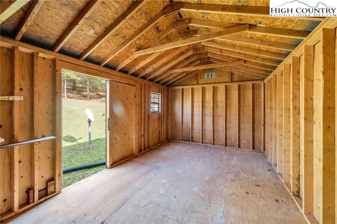 Image number 15 for the current listing