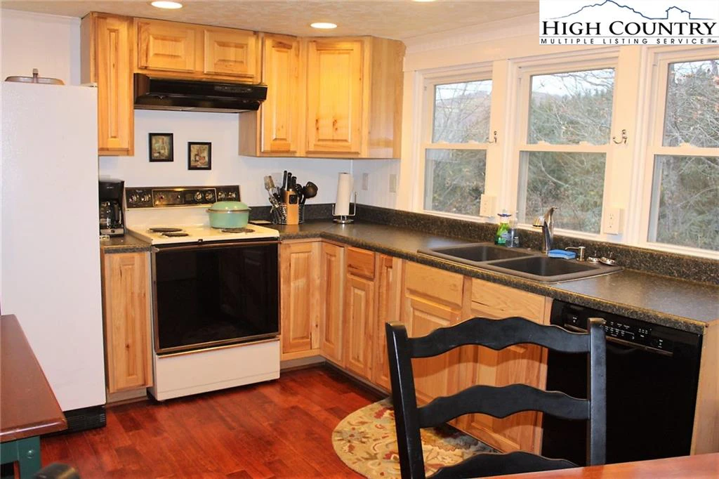 Image number 6 for the current listing