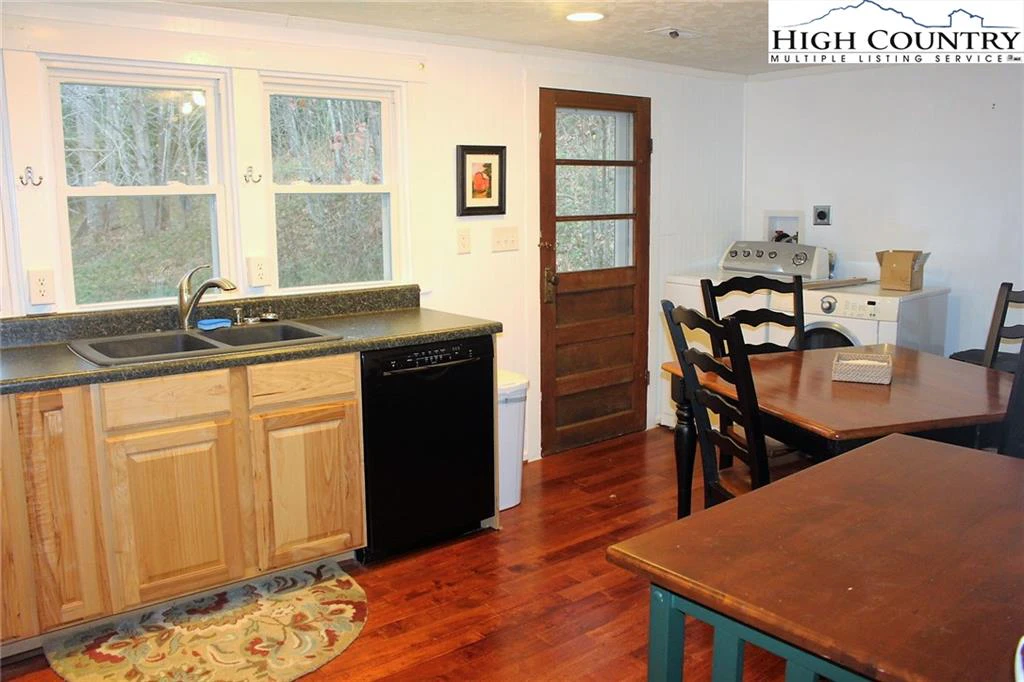 Image number 7 for the current listing