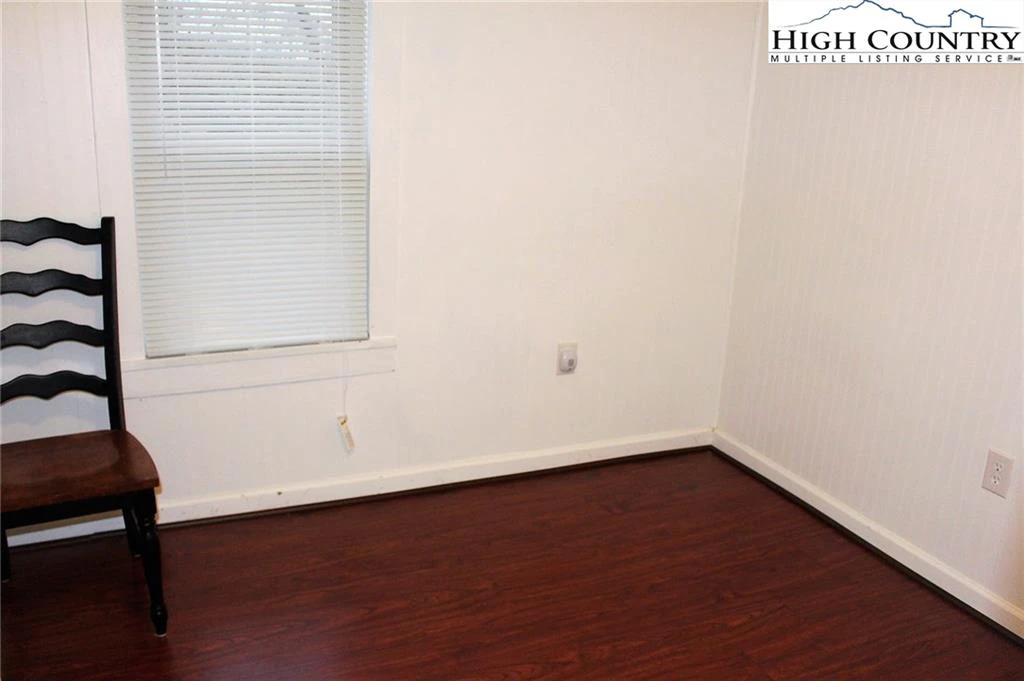 Image number 10 for the current listing