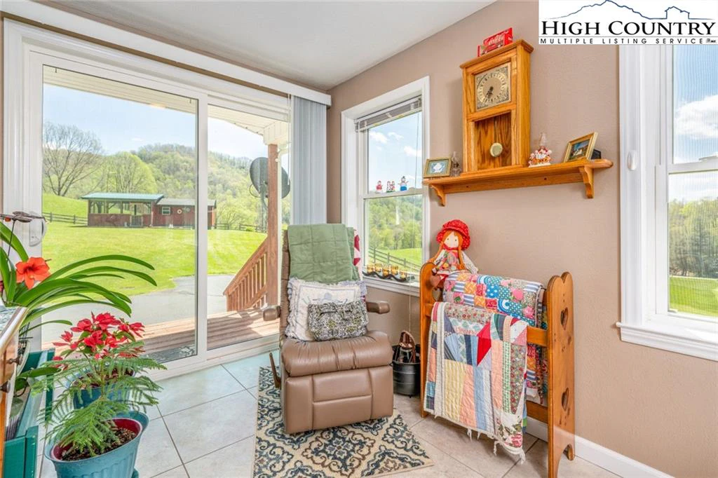 Image number 3 for the current listing